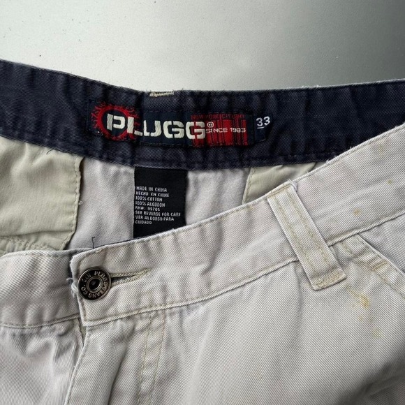 Early 2000s Y2K PLUGG New York white cream cargo shorts with a relaxed fit - Picture 2 of 6